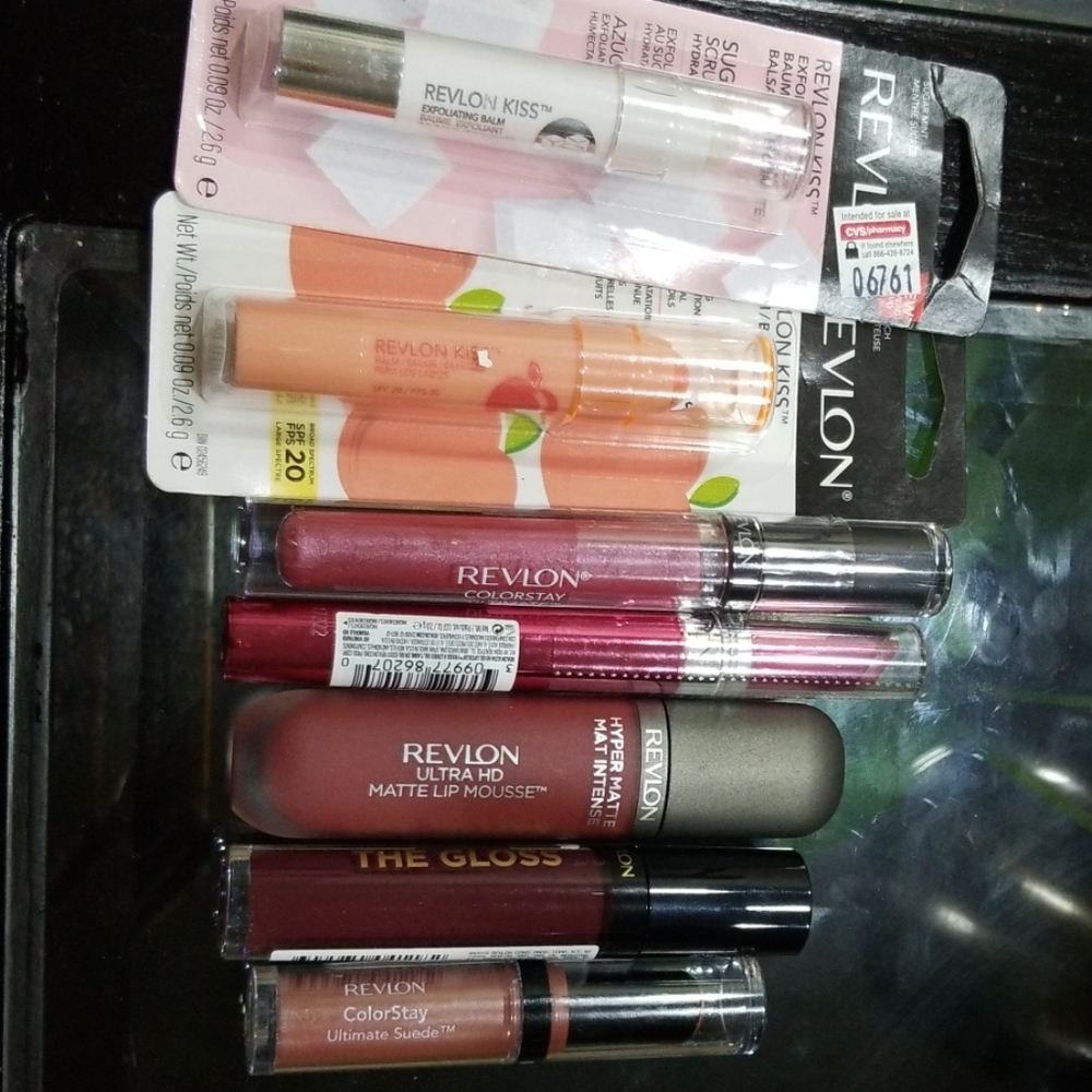 Cosmetic Revlon  lips